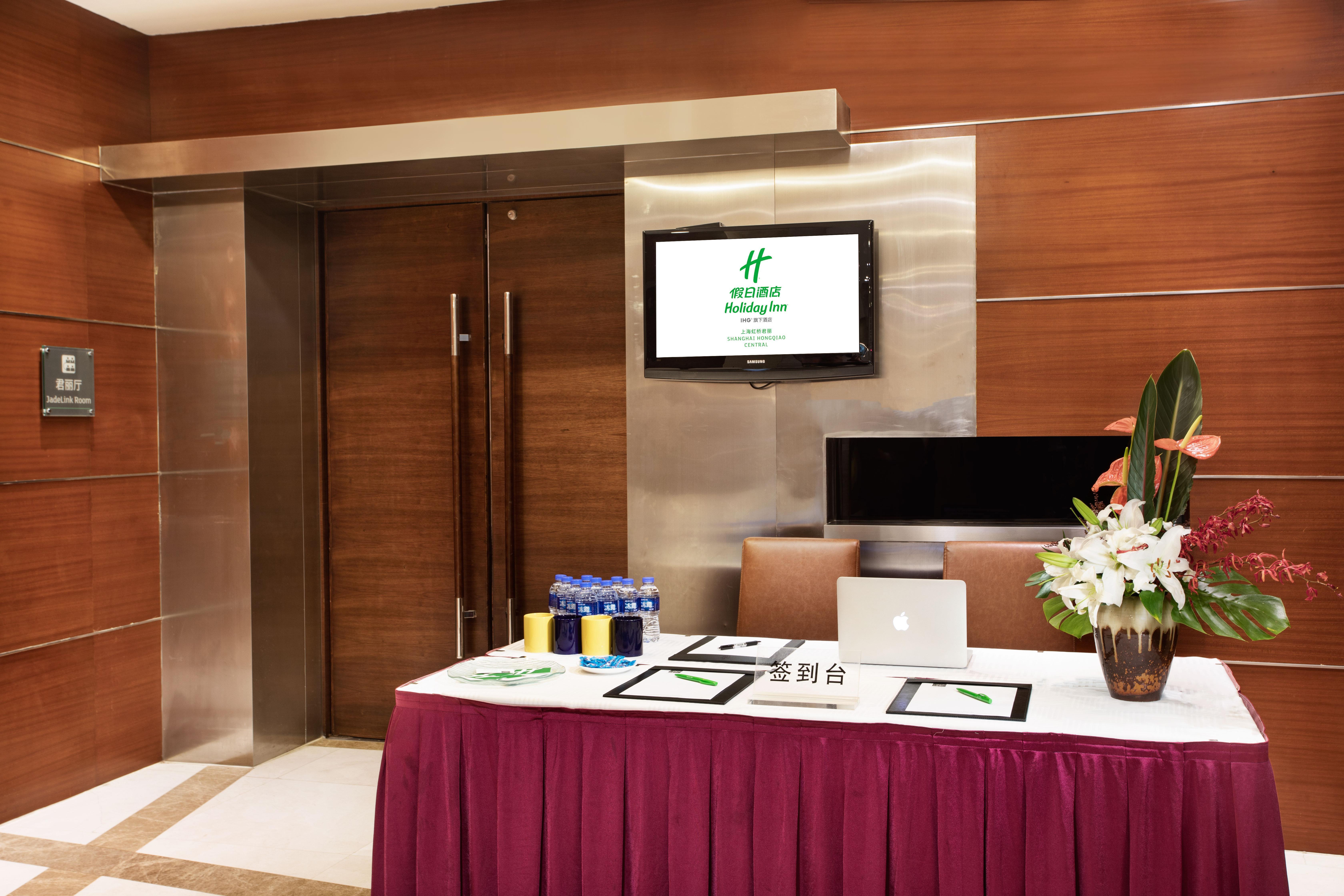 Holiday Inn Shanghai Hongqiao Central, An Ihg Hotel Экстерьер фото